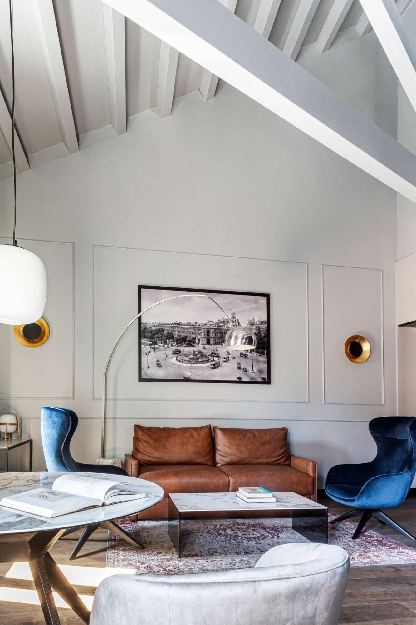 Suite mit Balkon und Blick auf den Platz