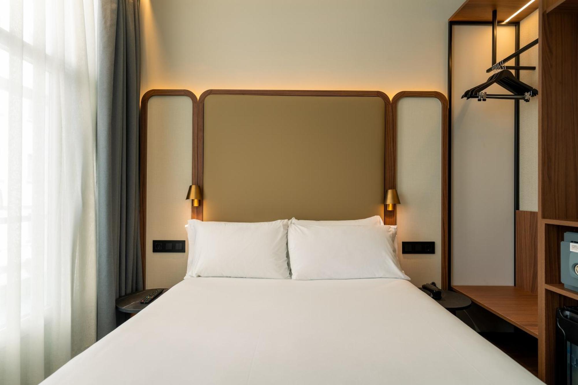 Small Double Room,1770836572:JPEG