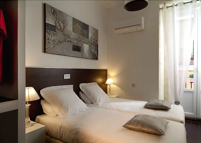 Thc Latina Hostel