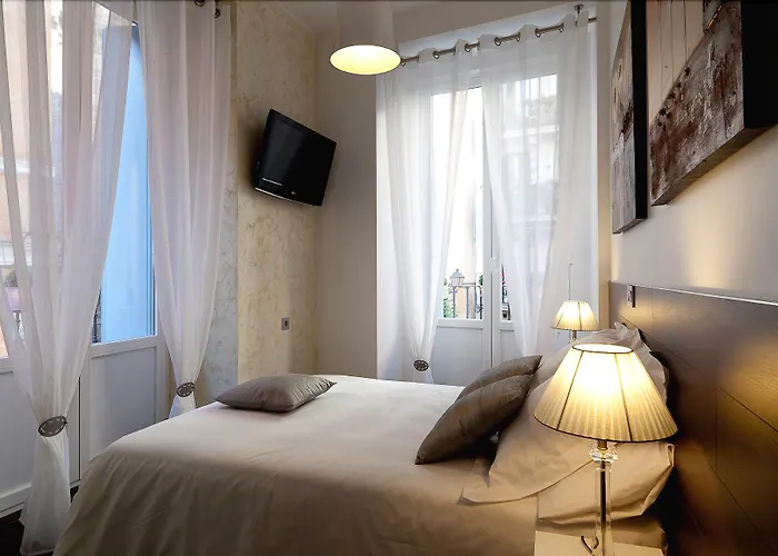 Thc Latina Hostel